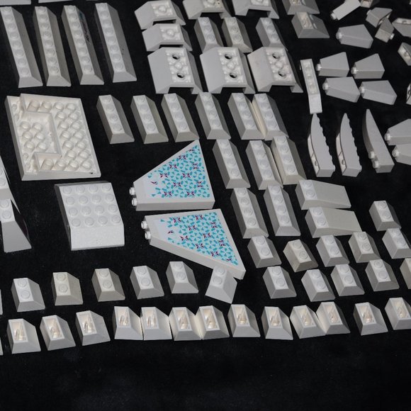 WHITE LEGO ROOF SLOPE BULK LOT - 244 PCS - Picture 9 of 11